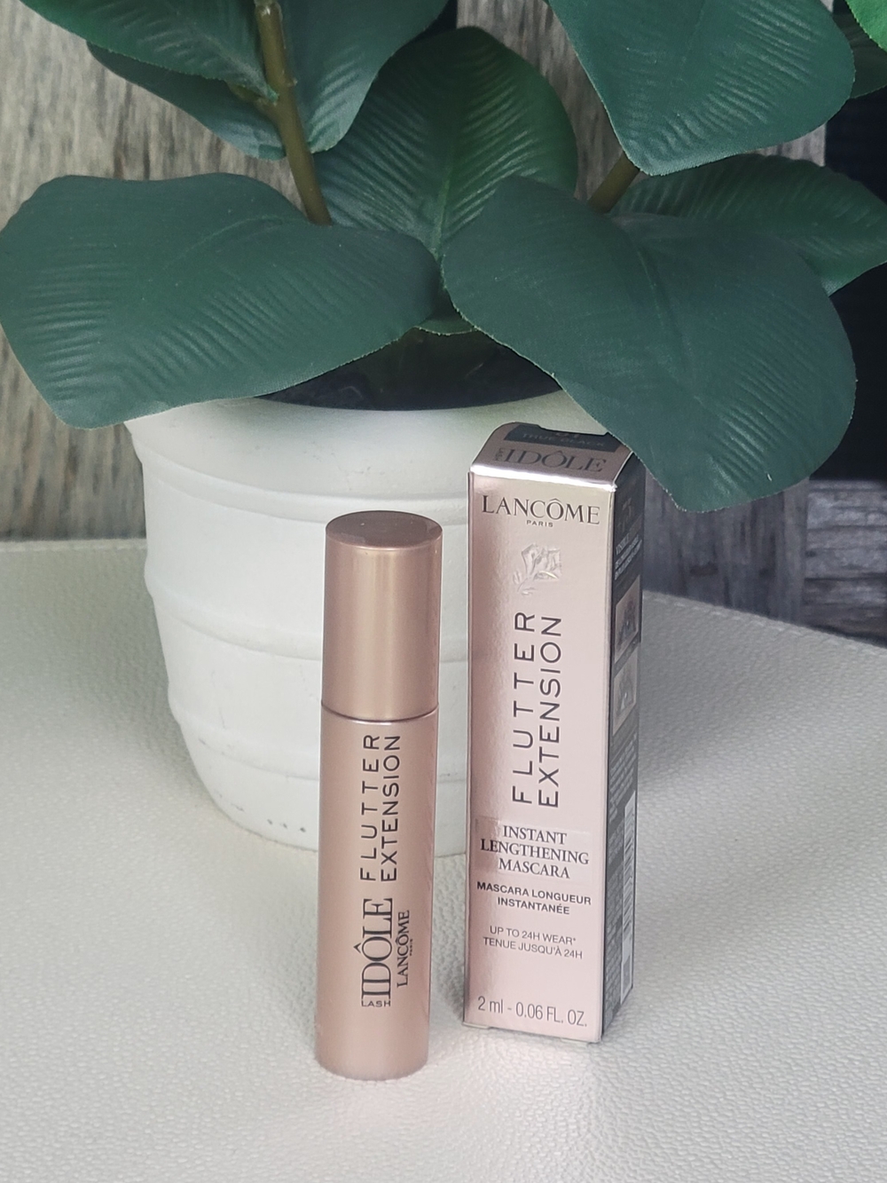 Lancôme Idôle Flutter Extension Mascara - True Black with Rose Gold Tube - Picture 4 of 5